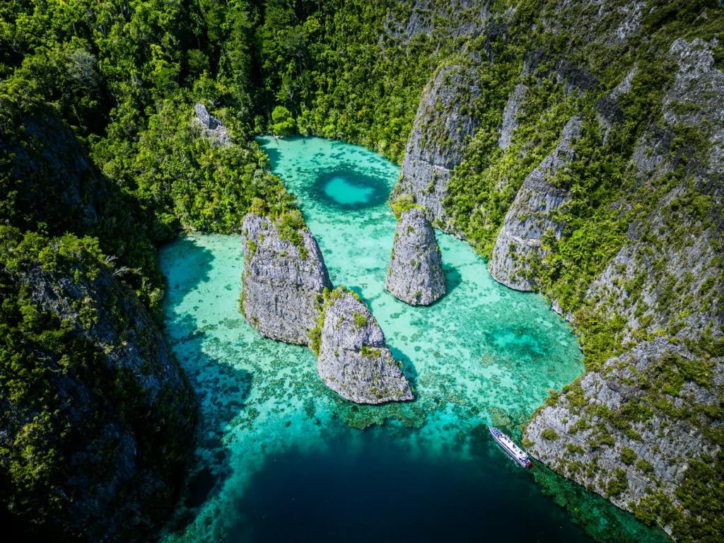 Raja Ampat 8-23.10.2027